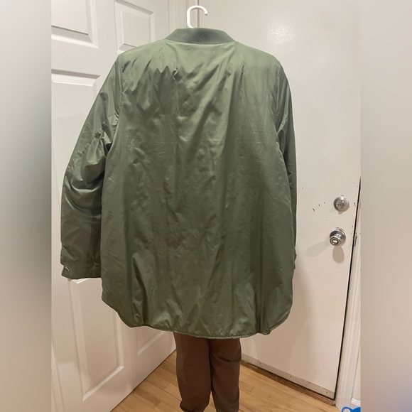 This is a large Banana Republic reversible bomber jacket - Picture 2 of 6